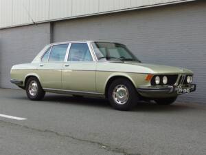 Image 2/95 de BMW 2500 (1977)