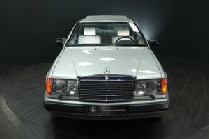 Afbeelding 9/50 van Mercedes-Benz 230 CE (1988)