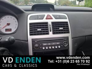 Bild 11/23 von Peugeot 307 CC 2.0i (2005)