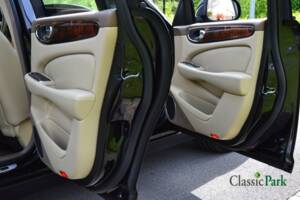 Immagine 22/50 di Jaguar XJ 2.7 D (2008)