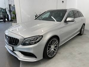 Obraz 4/36 pojazdu Mercedes-Benz C 63 AMG T (2020)