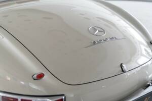 Image 45/50 of Mercedes-Benz 300 SL Roadster (1961)