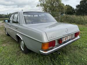 Image 5/8 of Mercedes-Benz 230/4 (1975)