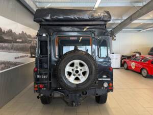 Bild 4/11 von Land Rover Defender 110 Crew Cab SE (2009)