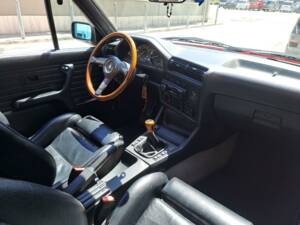 Immagine 19/50 di BMW 320i (1989)