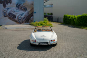 Image 3/38 of Mercedes-Benz 300 SL Roadster (1961)