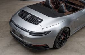 Image 13/31 de Porsche 911 Carrera 4 GTS (2024)