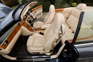 Image 30/50 of Bentley Azure (2007)
