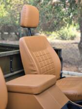 Image 23/25 of Land Rover 90 (1986)