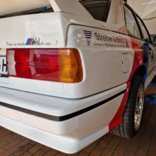 Image 33/70 of BMW M3 (1990)