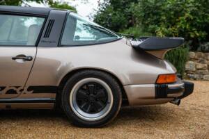 Image 14/50 of Porsche 911 SC 3.0 (1982)