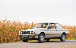 Image 2/80 of BMW 320i (1983)