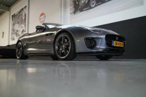 Bild 23/50 von Jaguar F-Type (2019)