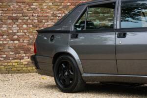 Image 33/50 of Alfa Romeo 75 3.0 V6 QV (1988)