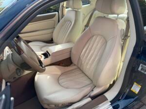 Image 12/35 of Jaguar XK8 4.0 (2002)