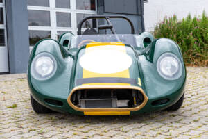 Image 19/80 of Lister Knobbly (1956)