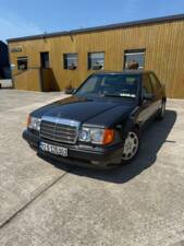 Image 13/23 of Mercedes-Benz 500 E (1992)