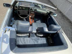 Afbeelding 19/44 van Mercedes-Benz 560 SL (1986)