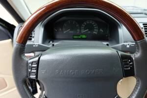 Afbeelding 32/95 van Land Rover Range Rover 4.6 Vogue (2002)