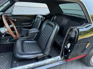 Image 14/46 of Ford Mustang GT (1966)