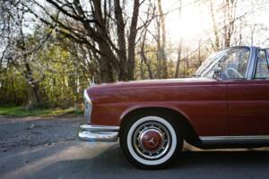 Afbeelding 3/14 van Mercedes-Benz 220 SE b (1963)
