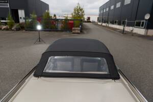Bild 26/100 von Lincoln Continental Convertible (1965)