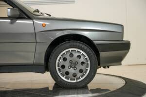 Image 14/46 of Lancia Delta HF Integrale (1988)
