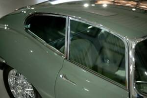 Image 10/50 of Jaguar E-Type 4.2 (1966)
