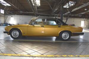 Image 4/47 of Daimler Sovereign 4.2 (1982)