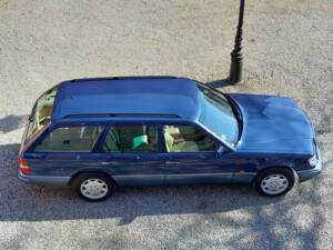 Bild 7/15 von Mercedes-Benz E 300 T 4MATIC (1994)