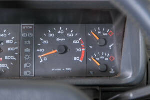 Image 21/50 de Peugeot 205 GTi 1.6 (1986)