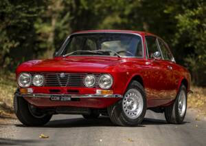 Image 1/12 de Alfa Romeo 2000 GT Veloce (1974)