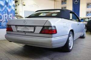 Bild 17/69 von Mercedes-Benz E 320 "Final Edition" (1997)
