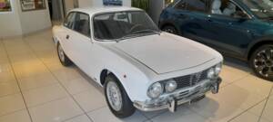 Image 1/17 of Alfa Romeo 2000 GT Veloce (1971)