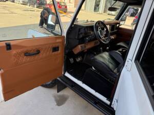 Afbeelding 4/73 van Land Rover Defender 110 (2005)