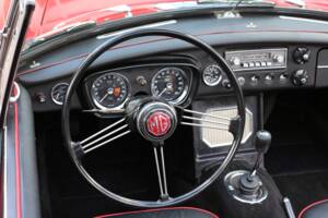 Image 25/49 of MG MGB (1966)