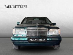 Bild 2/21 von Mercedes-Benz E 200 (1996)