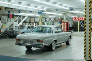 Image 11/50 of Mercedes-Benz 280 SE 3,5 (1970)