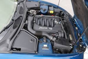 Image 23/50 de Jaguar XK8 4.0 (1997)