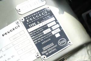 Image 32/50 of Peugeot 504 Convertible (1981)