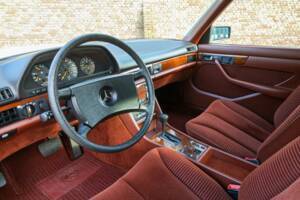 Image 3/50 de Mercedes-Benz 280 S (1988)