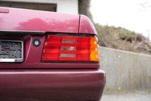Image 27/95 of Mercedes-Benz 300 SL (1993)