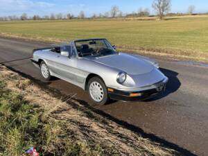 Image 1/8 of Alfa Romeo 2.0 Spider (1987)