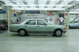 Bild 45/50 von Mercedes-Benz 300 SE (1986)