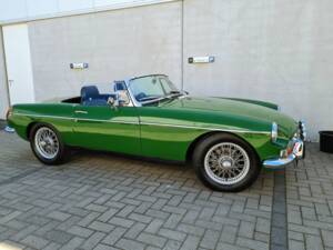 Image 7/8 of MG MGB (1977)