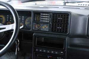 Image 44/50 of Lancia Delta HF Integrale (1988)