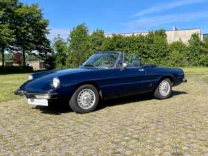 Bild 12/22 von Alfa Romeo 2000 Spider Veloce (1979)