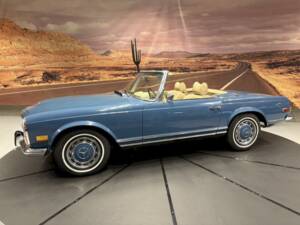 Image 4/36 de Mercedes-Benz 280 SL (1970)