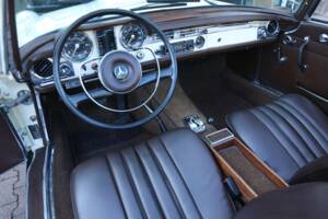 Image 36/50 of Mercedes-Benz 250 SL (1967)