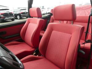 Bild 11/23 von Volkswagen Golf I Cabrio 1.8 (1990)